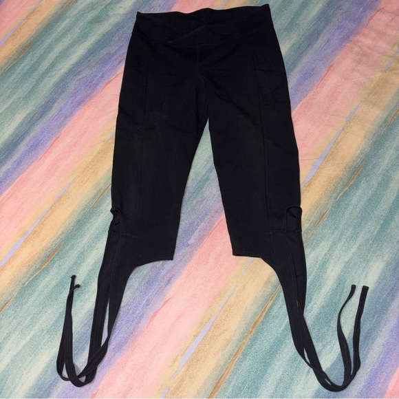 Free People Movement Turnout Crossover Waist Ankle Tie Cropped Leggings size M - Picture 3 of 6